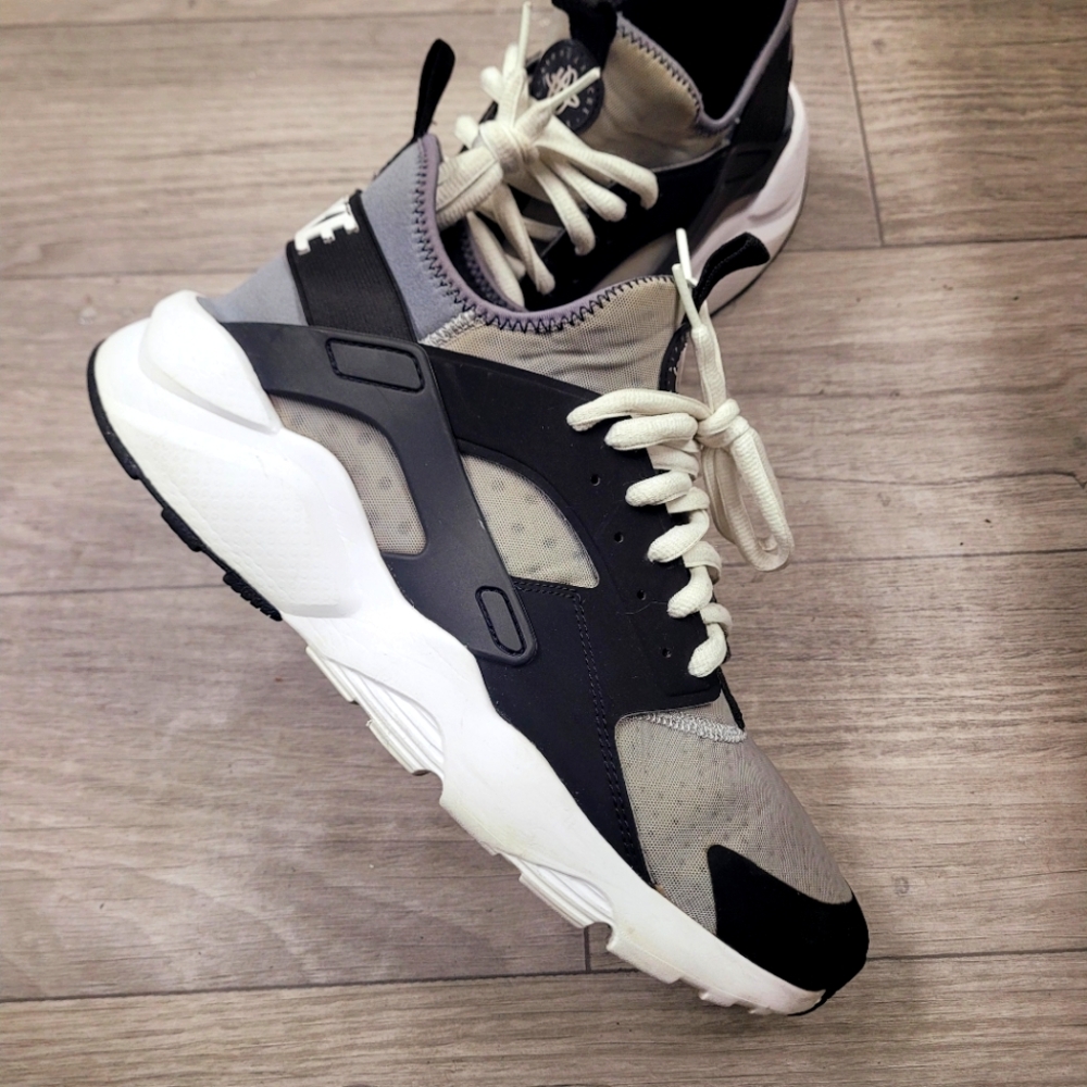 **SOLD** Nike Air Huarache Ultra